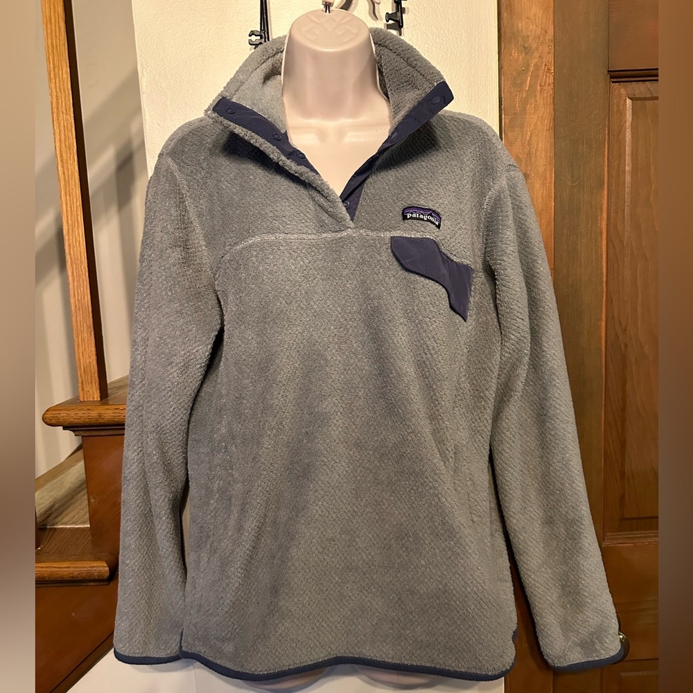 Patagonia retool 1/4 snap fleece. Gray / dusty blue . Size L